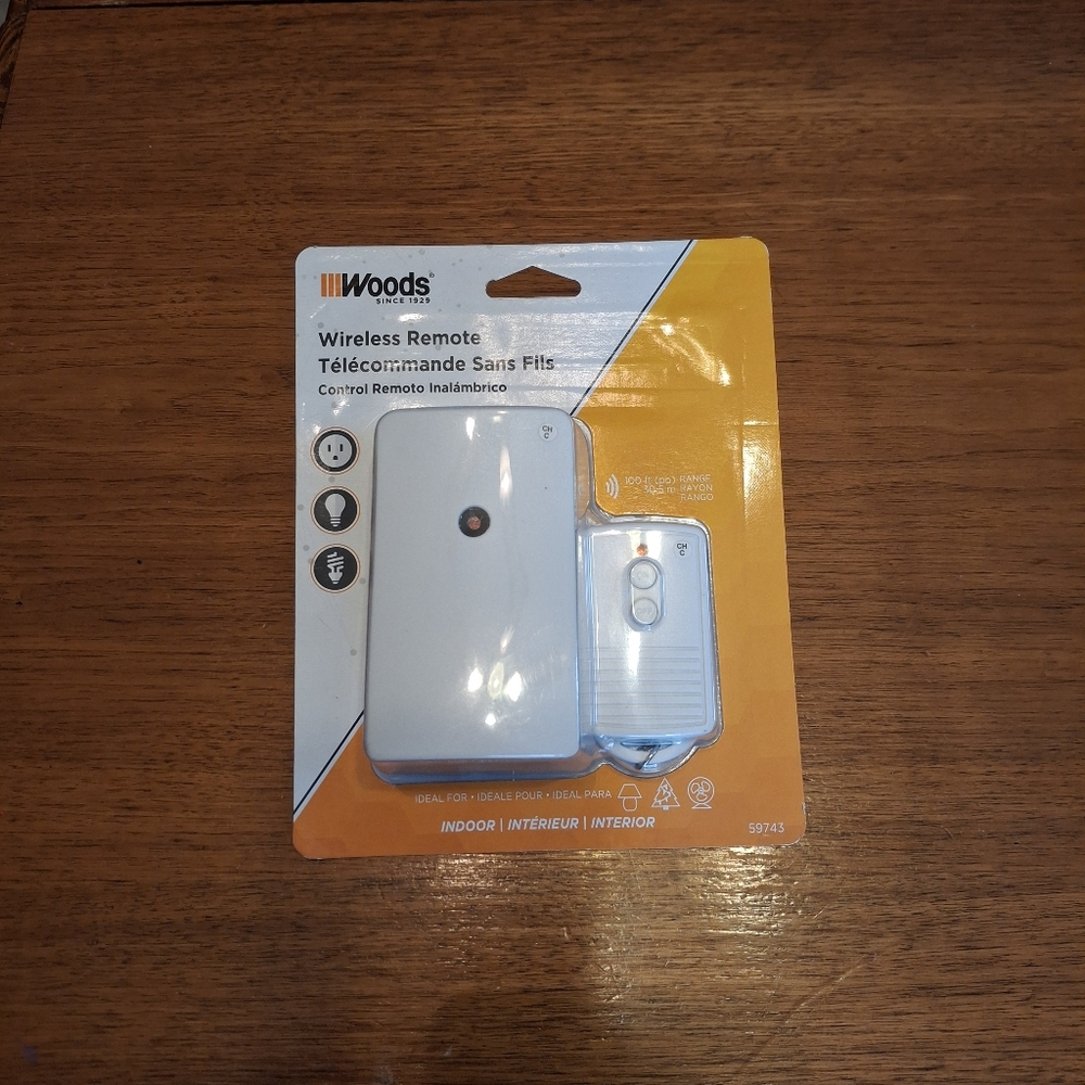 Woods Wireless Remote Space Saving Outlet NWT
